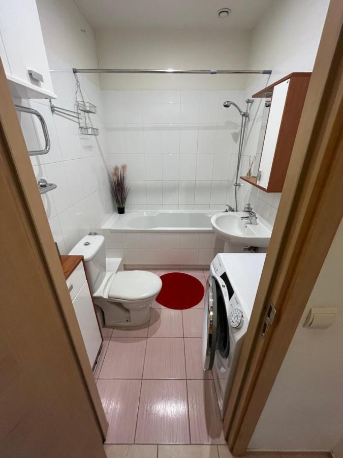 Lovely Apartments In Imanta With Free Parking Rīga Exterior foto